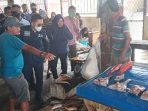 Blusukan di Pasar Pagimana, Haji Amir Disambut Yel-Yel Nomor Urut 2