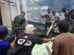 TNI-Polri Evakuasi Pria yang Tewas Terpanggang Api
