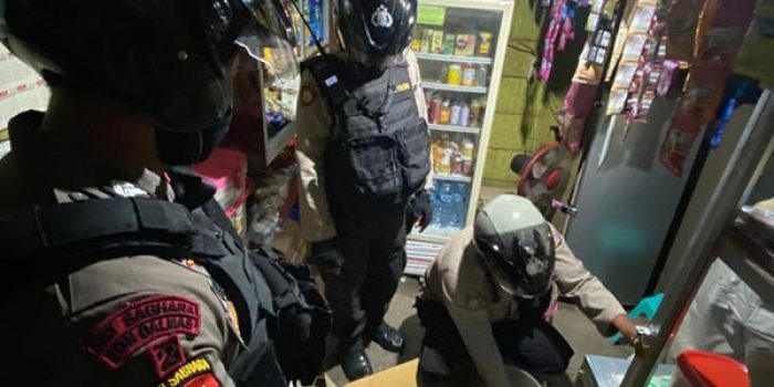 Polisi Sita Puluhan Kantong Miras di Pasar Simpong