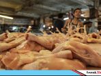 Pembeli Sepi, 30-an Pedagang Ayam di Pasar Simpong Menjerit