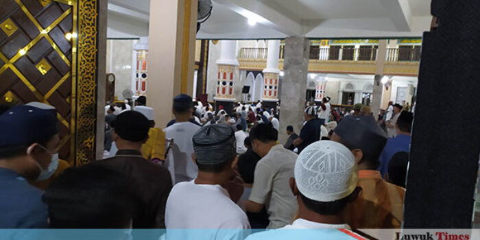 Malam Pertama Tarwih, Masjid Agung Dipadati Jamaah