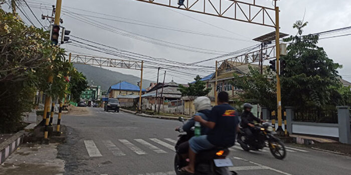 Traffic Light di Jalan Soekarno Luwuk tak Berfungsi