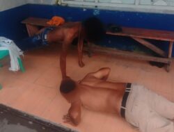 Hukuman Push Up untuk Dua Pemuda Pesta Miras di Pelra