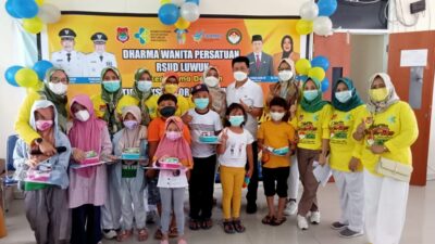 Dukung Percepatan Vaksinasi Anak, Dharma Wanita RSUD Luwuk Vaksin 175 Anak