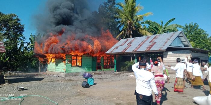 Lupa Matikan Dupa, Rumah Milik Warga Toili Banggai ini Terbakar