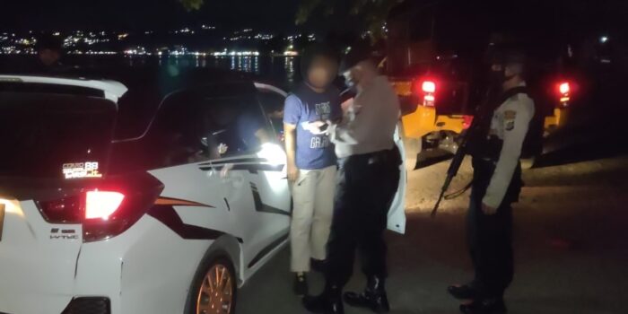 Bermesraan dalam Mobil, Sepasang Kekasih di Luwuk ini Diamankan Polisi