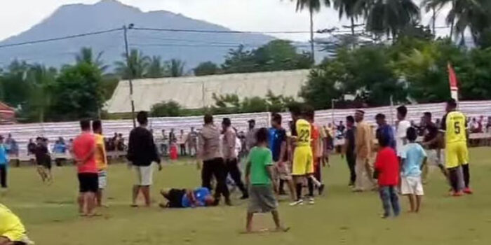 Insiden Pemukulan Wasit Warnai Sepak Bola di Nuhon Banggai