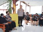 AKBP Yoga Bagi Bingkisan ke Purnawirawan dan Warakawuri di Luwuk