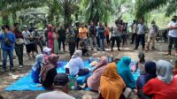 Aksi Blokade Jalan Tani di Batui Banggai Berakhir Mediasi