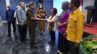 Komda Lansia Kabupaten Banggai Juara I Senam Lansia di Palu