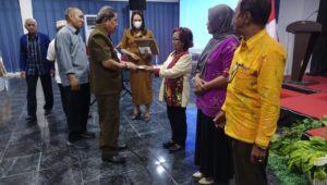 Komda Lansia Kabupaten Banggai Juara I Senam Lansia di Palu