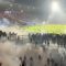 Penggunaan gas air mata dalam stadion Kanjuruhan mengakibatkan ratusan Aremania meninggal dunia