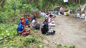 Korban Kanjuruhan Malang, Polsek Nuhon Banggai Doa Bersama di Pura