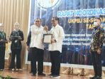 Penuhi 17 Standar LPSE, Gubernur Sulteng Anugrahi Pemkab Banggai Penghargaan