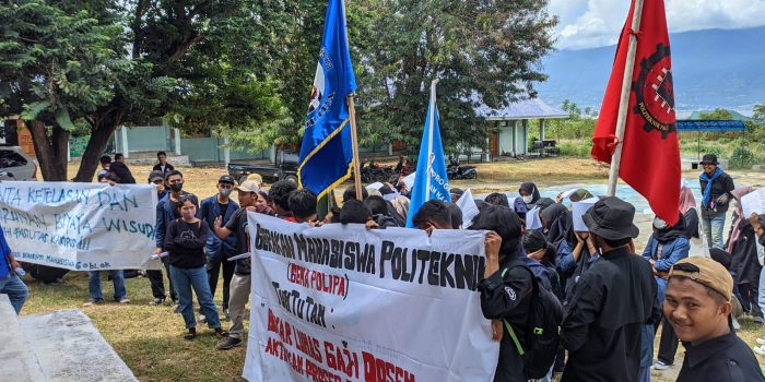 Mahasiswa Demo Tuntut Politeknik Palu Aktifkan Perkuliahan