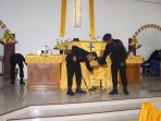 Jamin Keamanan Natal, Brimob Sterilisasi Gereja di Kota Luwuk