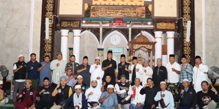 Bersama BSL, Kapolda Sulteng Shalat Subuh di Masjid Agung Luwuk