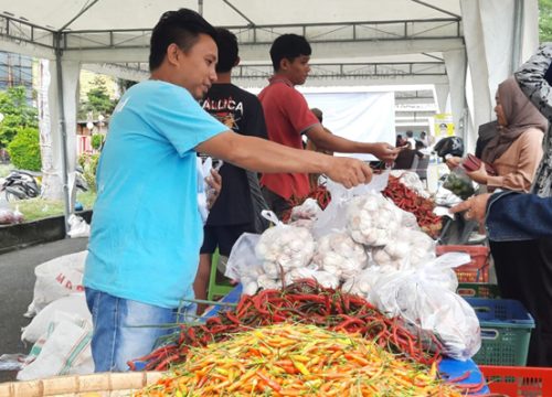 Kerja Sama dengan Pemda, Kejari Banggai Gelar Pasar Murah di Luwuk