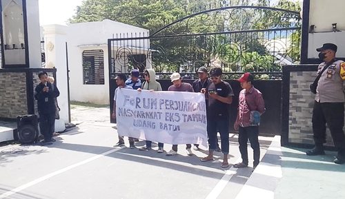 Warga eks Tambak Udang Batui Banggai Demo DPRD Sulteng