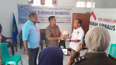 Kue Ultah Kajari dan Nasi Tumpeng Gerindra buat PWI Banggai di HPN 2023