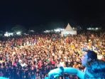 Ribuan Warga Hadiri Konser Akbar Pemda Banggai di Mantoh