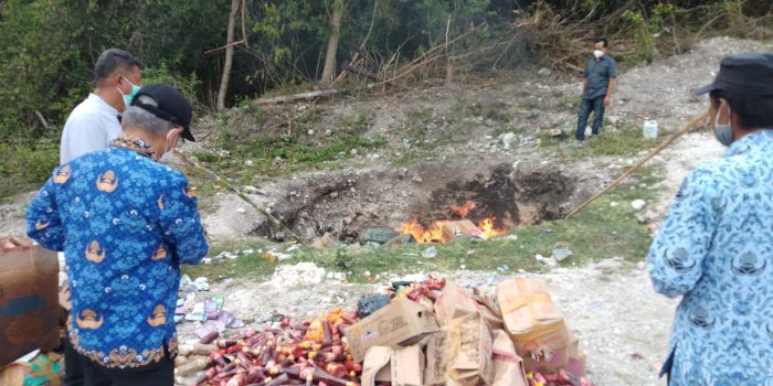 Barang Kadaluarsa Senilai 300 Juta Dimusnahkan di Banggai