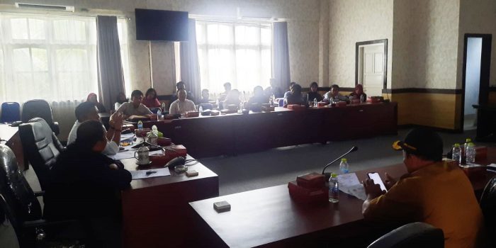 Puluhan Pekerja PT Sals and Sons Mengadu ke DPRD Banggai