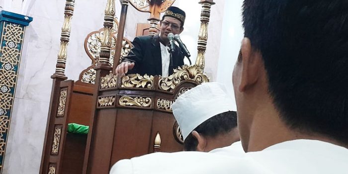 Tausiah Malam ke 15 Ramadhan di Masjid Agung Luwuk, “Amalan Alquran yang Dampingi Kita dalam Kubur”