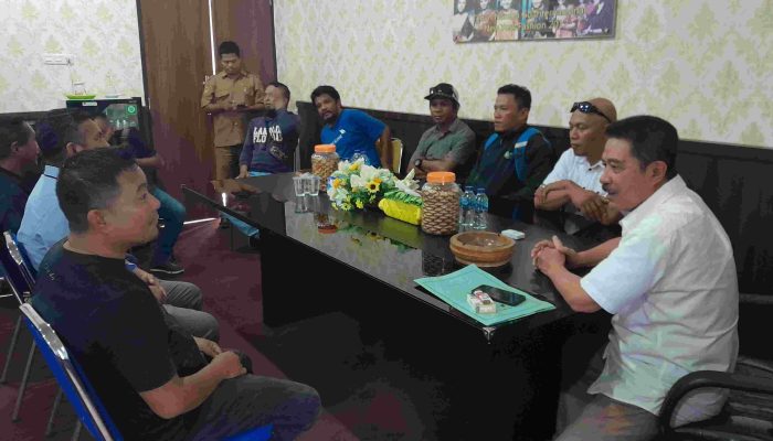 Waket DPRD Banggai Bali Mang Terima Belasan Buruh
