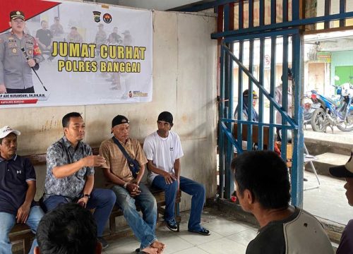 Kasat Narkoba Polres Banggai Jumat Curhat di Pelabuhan Luwuk