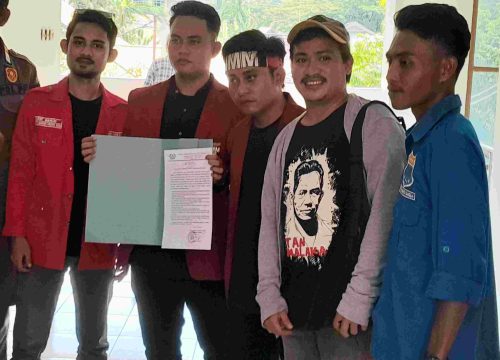 Mahasiswa di Luwuk Demo Kadisdikbud, DPRD Banggai Keluarkan Rekomendasi