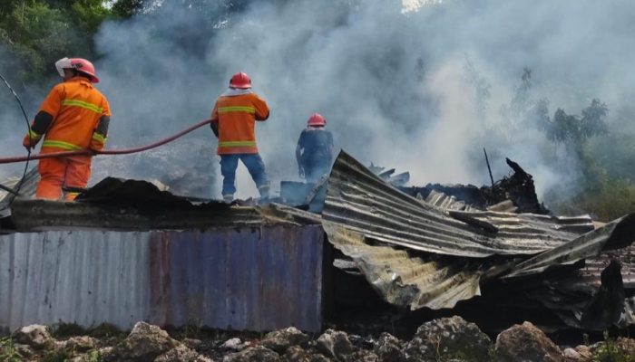Kebakaran di Jalan Rajawali Luwuk, Satu Rumah Warga Rata dengan Tanah