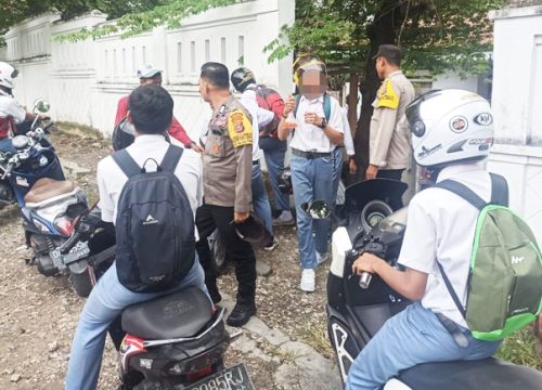 Polisi Bubarkan Pelajar Nongkrong Usai Pulang Sekolah di Luwuk