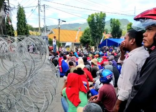 Ratusan Personil Dikerahkan Amankan Aksi Damai Buruh di DPRD Banggai