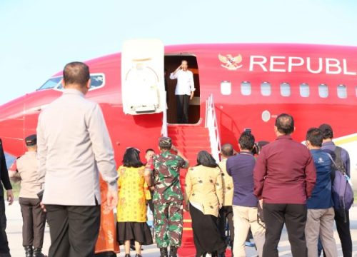 Diantar Gubernur Sulteng Rusdy Mastura, Presiden Jokowi Tinggalkan Kota Palu