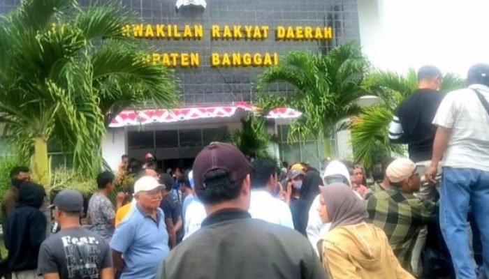 Demo Buruh Ricuh, Kaca Kantor KUPP Luwuk Banggai Pecah