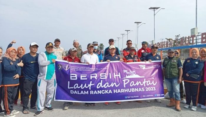Dukung Peringatan Harbunas 2023, PT. KFM Bersama KUPP Bunta Ikut Aksi Bersih-Bersih Laut dan Pantai