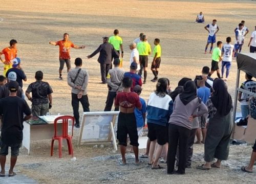Kejuaraan Sepak Bola Hadianto Rasyid Cup di Nambo Ricuh, Dipicu Kepemimpinan Wasit