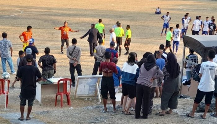 Kejuaraan Sepak Bola Hadianto Rasyid Cup di Nambo Ricuh, Dipicu Kepemimpinan Wasit