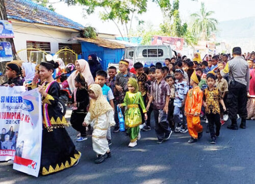 Peringati Sumpah Pemuda, Pelajar SDN 1 Luwuk Pawai Karnaval Budaya