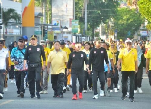 5.000 Anggota PGRI se Sulawesi Tengah Ramaikan Jalan Santai di Luwuk Banggai