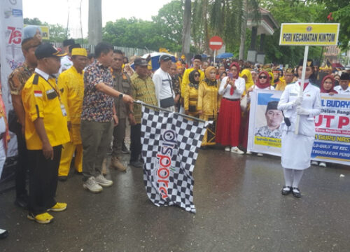 HUT PGRI ke 78 di Luwuk, Kadis Pendidikan Banggai Lepas Peserta Karnaval Budaya