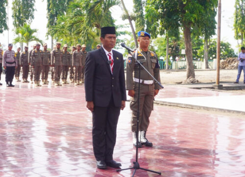 Ketua DPRD Banggai Suprapto Irup di TMP Tanjung Tuwis Luwuk Selatan