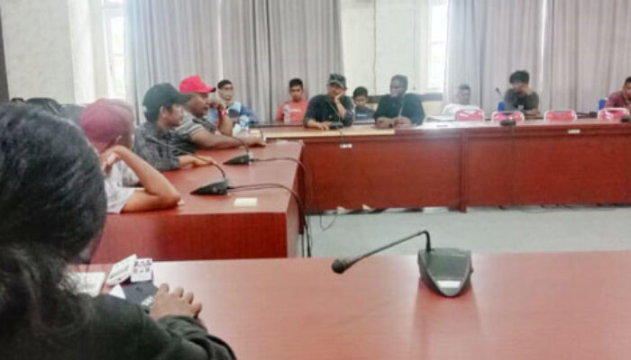 Mengadu ke DPRD Banggai, Puluhan Pengemudi Tolak Kehadiran Maxim di Luwuk