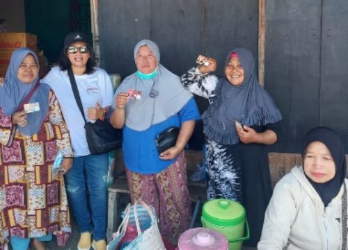 Calon DPD RI Dapil Sulteng Eva Bande Blusukan ke Pasar Bunta Banggai