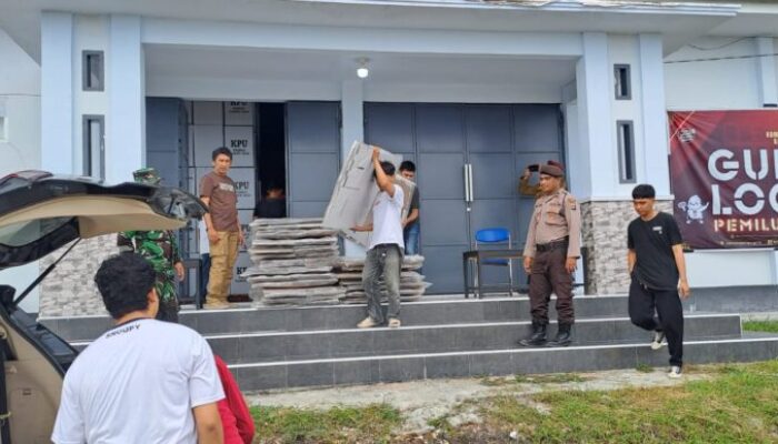 Perakitan 500 Kotak Suara di Gudang Logistik KPU Banggai