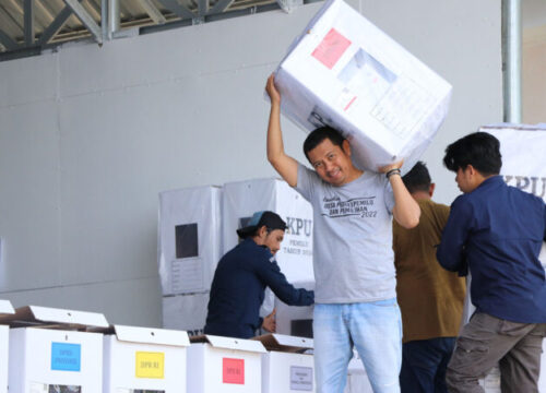 Hari Kedua Pengesetan Logistik Pemilu, KPU Banggai Selesaikan Empat Kecamatan