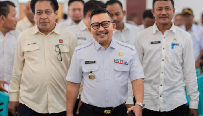 Genjot PAD, Bapenda Serahkan SPPT dan DHKP PBB P2 kepada Lurah dan Kades