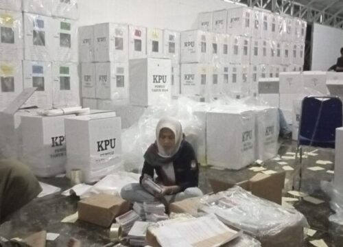 Senin 5 Februari 2024, KPU Banggai Distribusi Perdana Logistik Pemilu di Dua Dapil