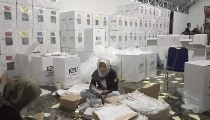 Senin 5 Februari 2024, KPU Banggai Distribusi Perdana Logistik Pemilu di Dua Dapil